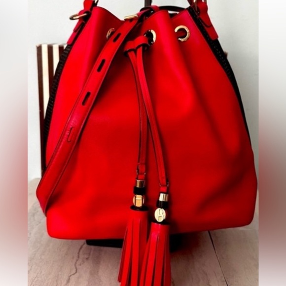 Henri bendel Like New Thompson, convertible bucket bag pristine - Picture 1 of 13